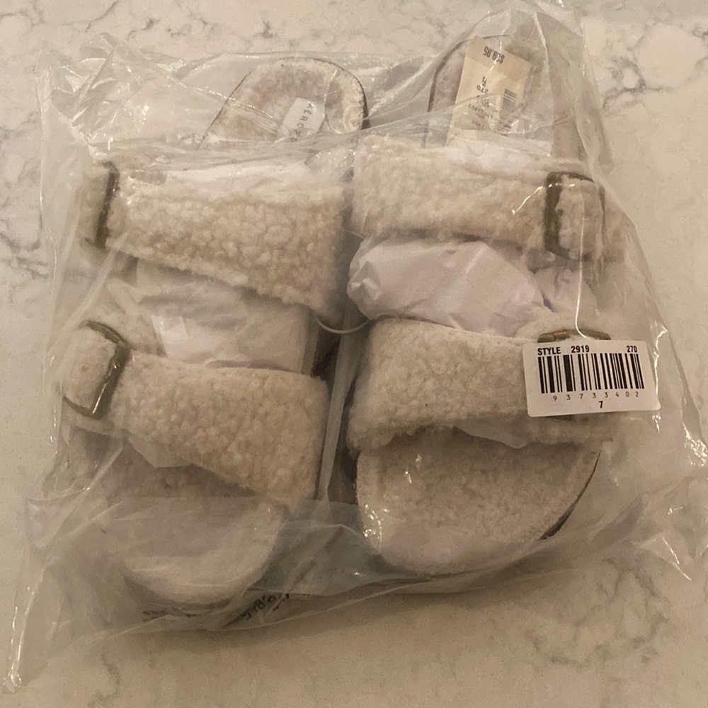 Girls fuzzy sandals Aeropostale sandals